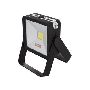 Supreme Magnetic kickstand Light